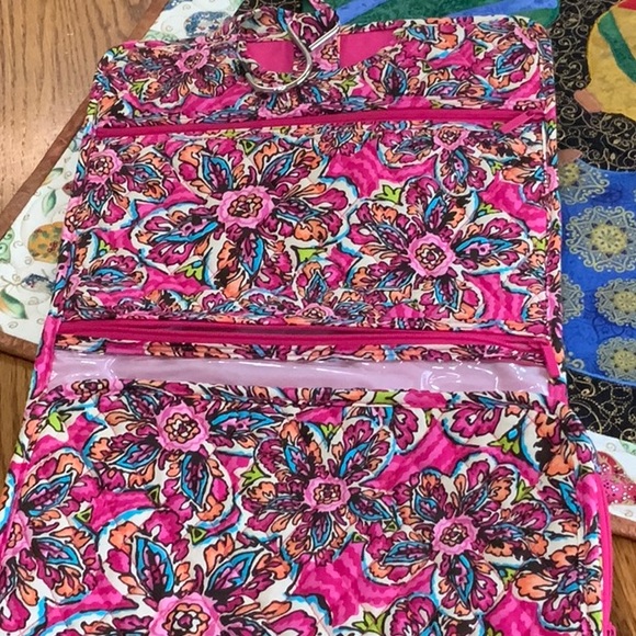 ‼️ Vera Bradley travel cosmetic bag.  Like new! - Picture 3 of 6